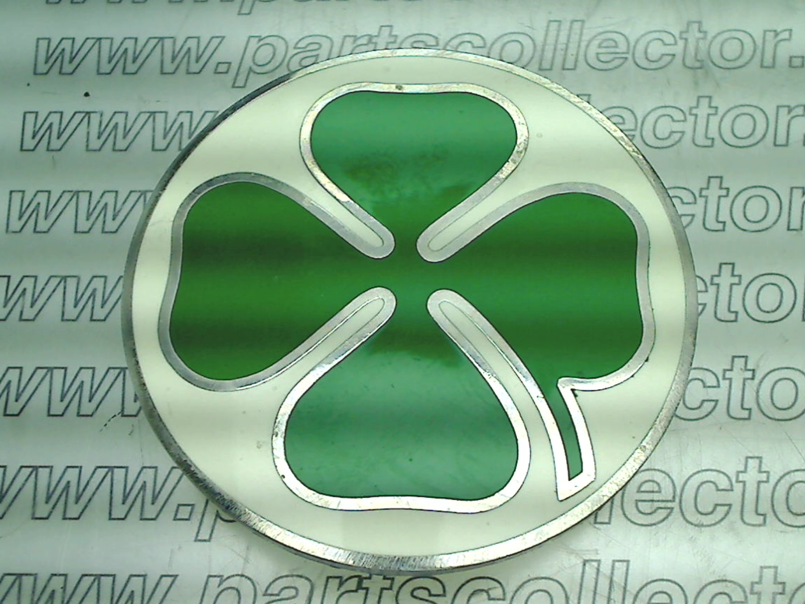 GREEN CLOVERLEAF BADGE LOGO RH